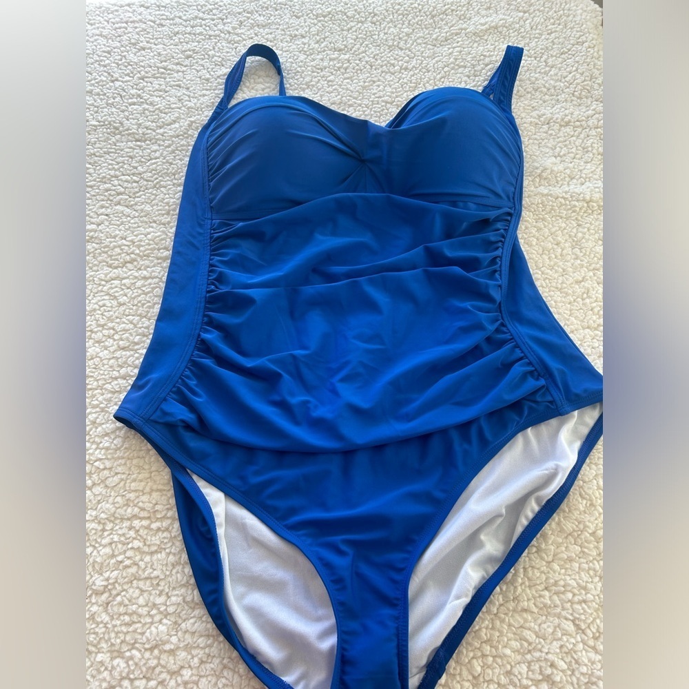 NWT Molded Cup Liz Claiborne Women’s Plus Size 24W One Piece